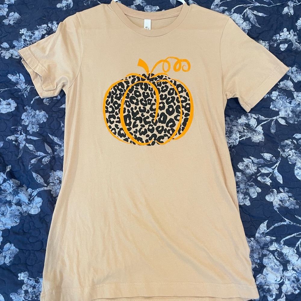 Leopard Pumpkin Graphic T-Shirt - Tan